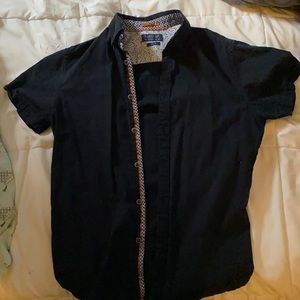 Patterned short-sleeved shirt